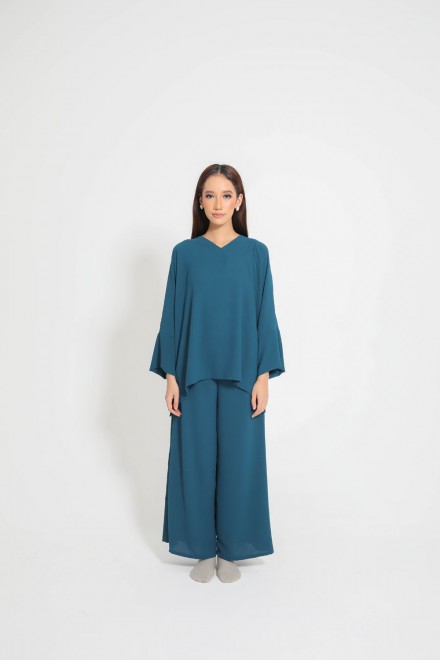 Kelly in Dark Turquoise