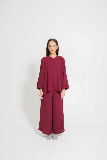 Kelly in Maroon