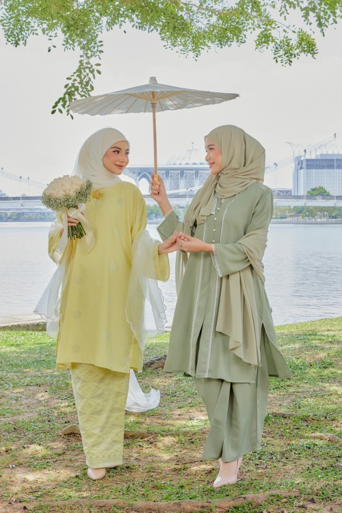 Kuntum Royal Yellow (set with shawl)