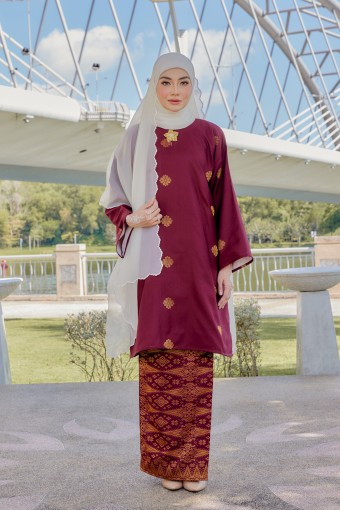 Kuntum Maroon