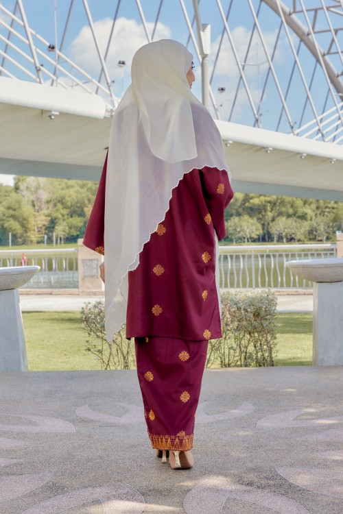 Kuntum Maroon