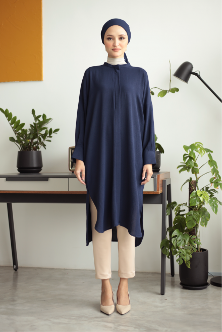 Kaara Women in Blue Black