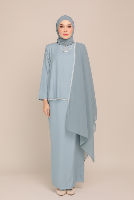 Dinda in Ocean Blue