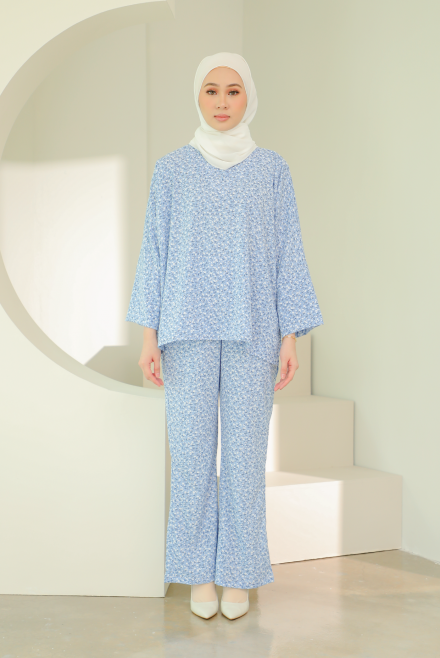Rhea in Cerulean Blue