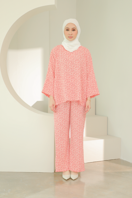 Rhea in Peachy Pink