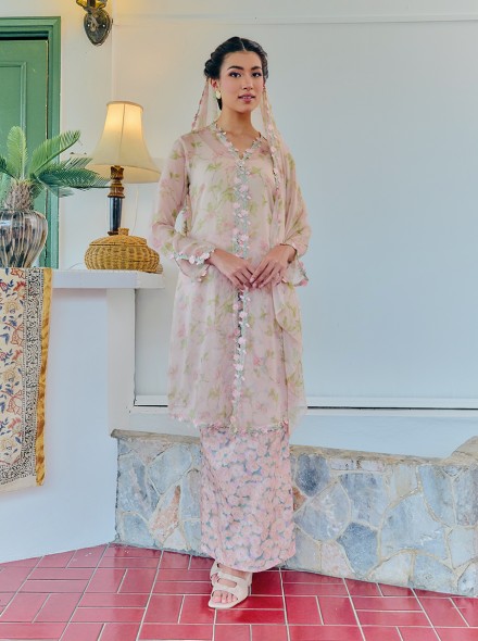 Manis In Peach Manis In Peach