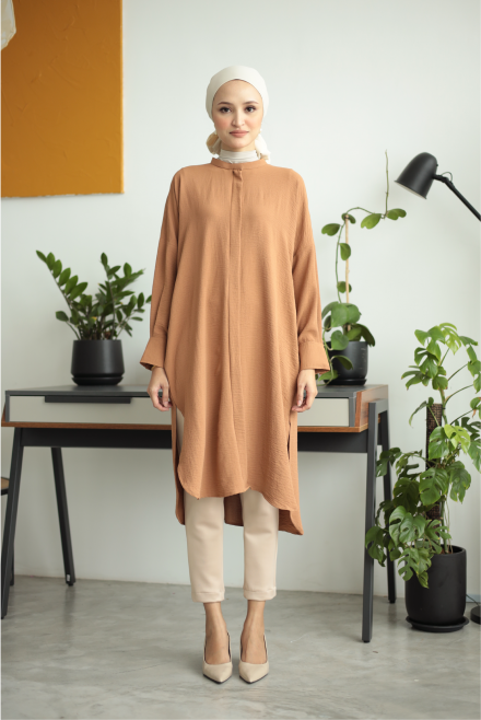 Kaara Women in Tawny Brown