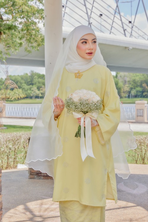 Kuntum Royal Yellow (set with shawl)