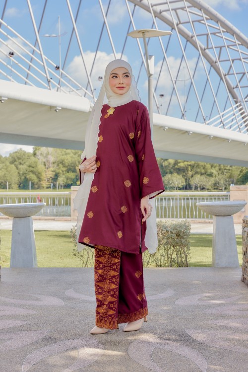 Kuntum Maroon