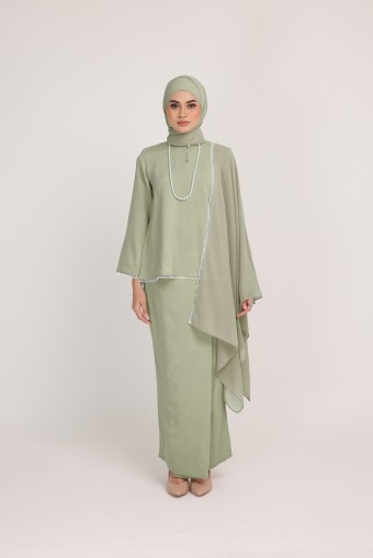 Dinda Sugarcane with lace shawl