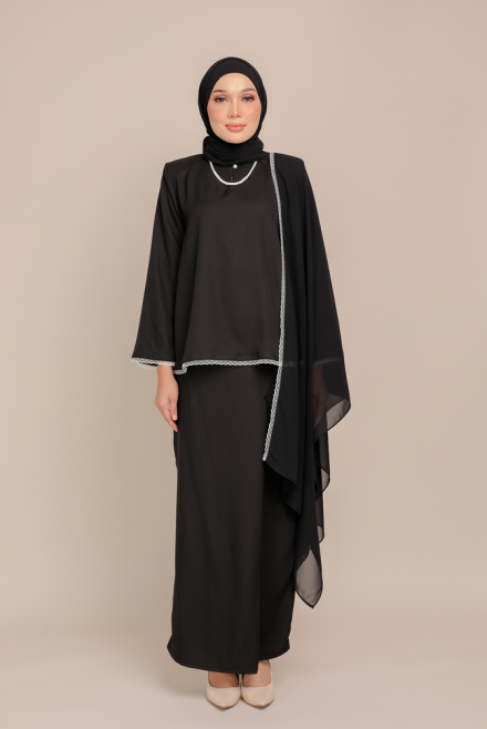 Dinda Black with Lace Shawl