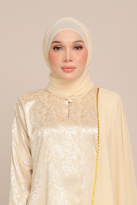 Dang Anum Plain Shawl in Cream