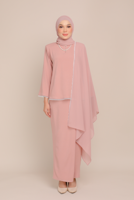 Dinda in Dark Blush