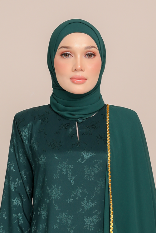 Dang Anum Plain Shawl in Emerald Green