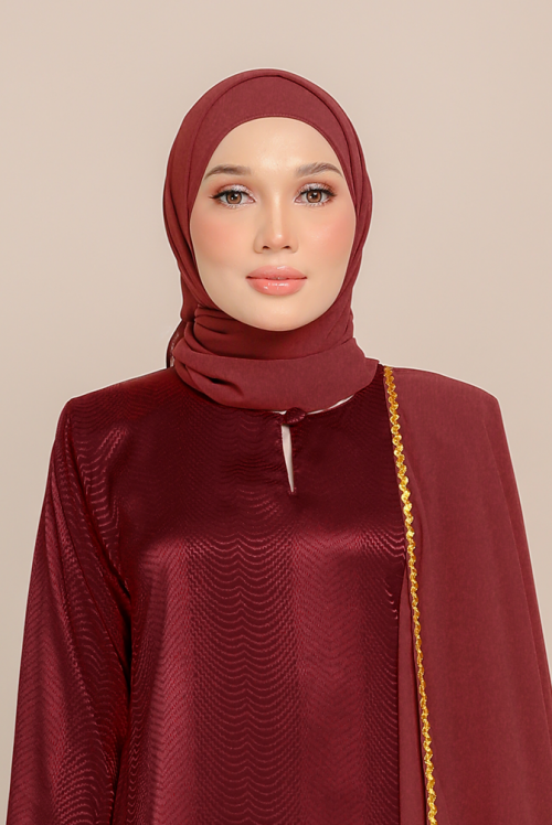 Dang Anum Plain Shawl in Maroon