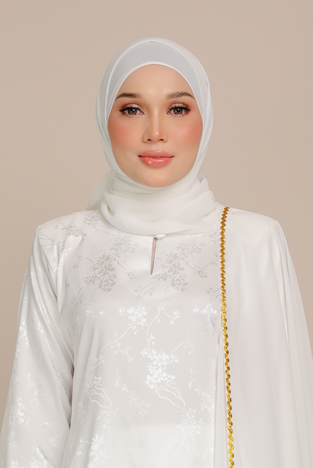 Dang Anum Plain Shawl in White
