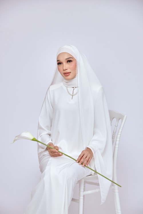 Dinda White with Lace Shawl