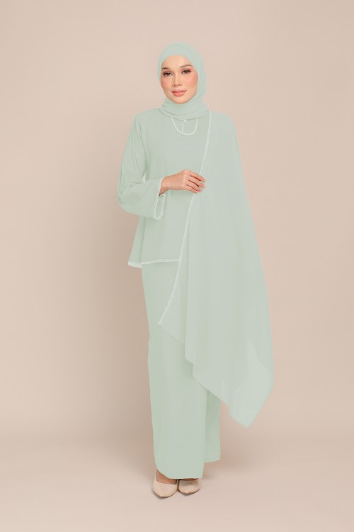 Dinda Mint Sage with Lace Shawl